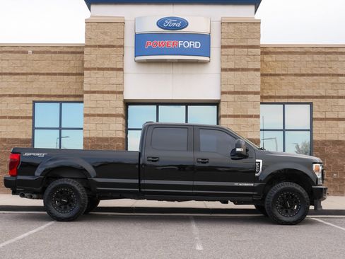 Used 2022 Ford F350 Lariat image 4