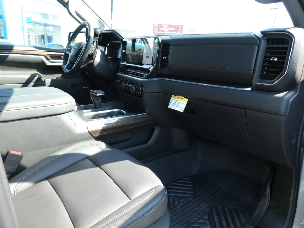 Used 2025 Chevrolet Silverado 1500 LT Trail Boss w/ Convenience Package II AWD/4WD image 14