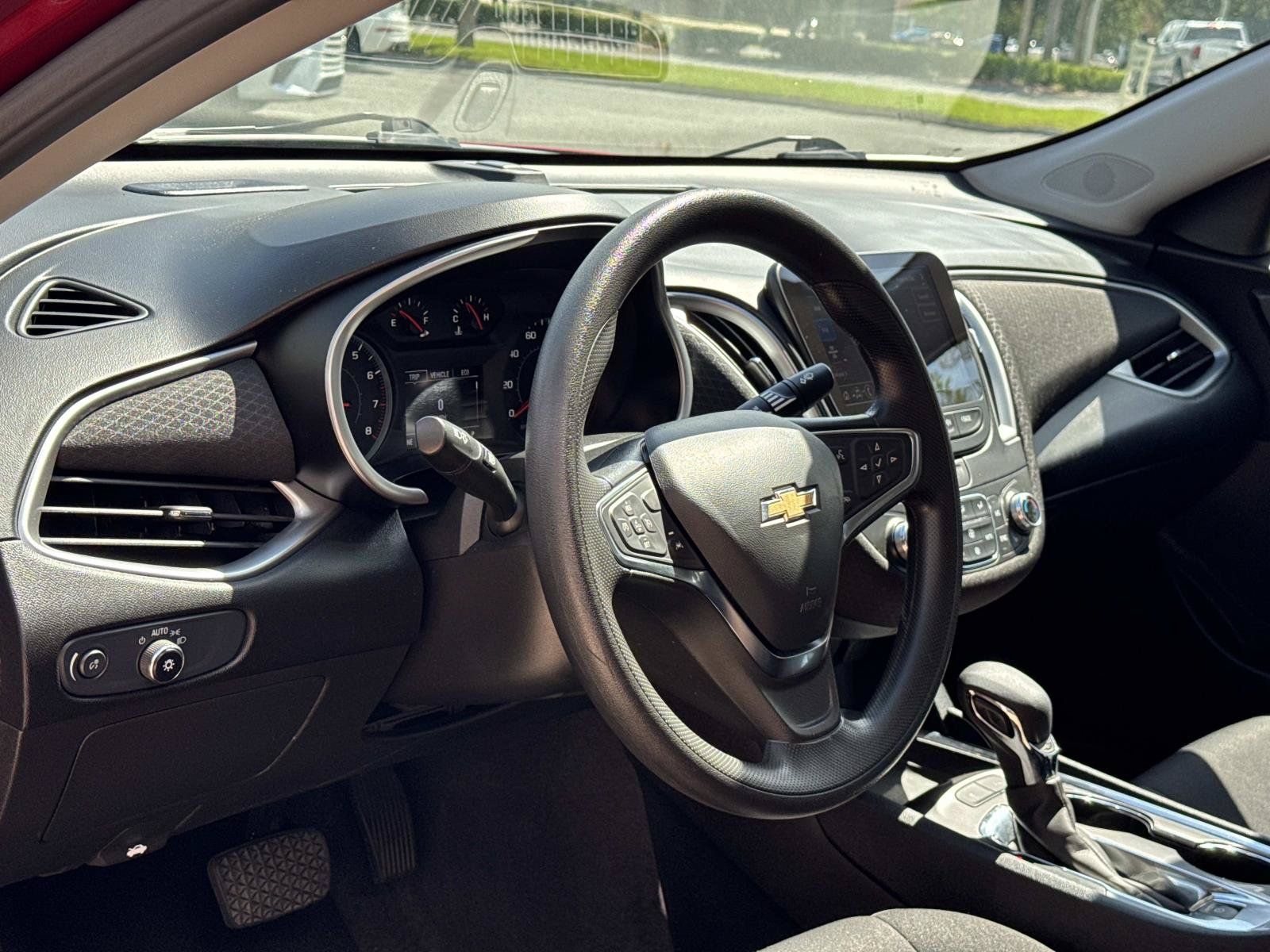 Used 2025 Chevrolet Malibu LT FWD image 15