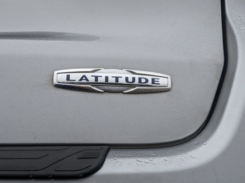 Used 2024 Jeep Compass Latitude image 21