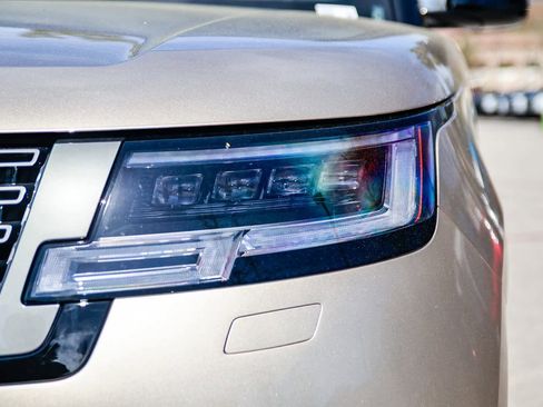 New 2026 Land Rover Range Rover Long Wheelbase SE image 10