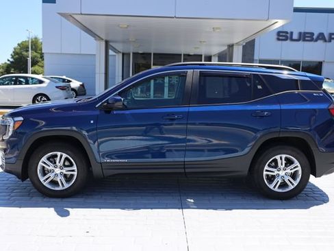 Used 2022 GMC Terrain SLE w/ Driver Convenience Package AWD/4WD image 2