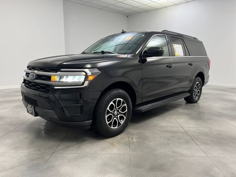 Used 2024 Ford Expedition Max XLT image 3