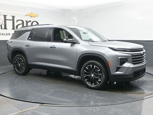 New 2026 Chevrolet Traverse LT w/ Sun and Wheel Package FWD image 6