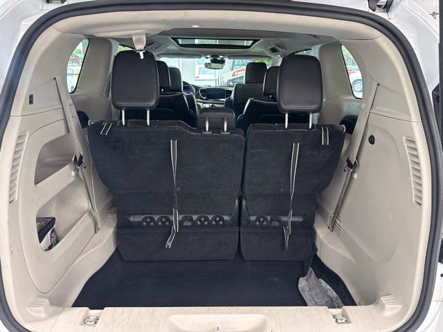 Used 2023 Chrysler Pacifica Limited FWD image 13