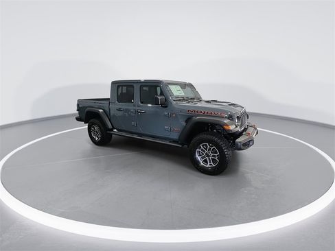 Used 2025 Jeep Gladiator Mojave w/ Convenience Group image 2