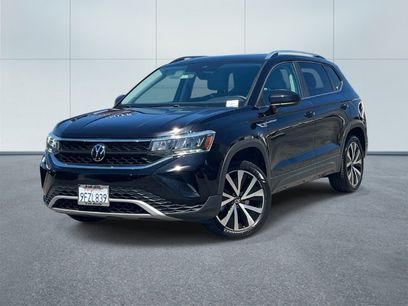 Certified 2023 Volkswagen Taos SE w/ Panoramic Sunroof Package