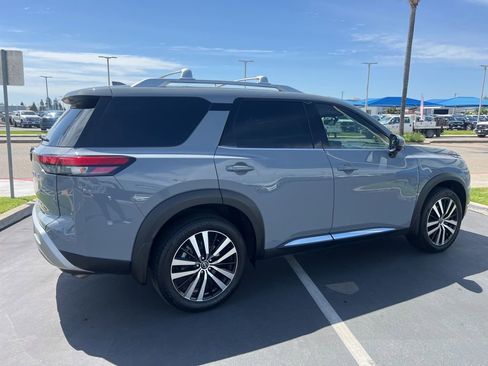 Used 2024 Nissan Pathfinder Platinum w/ Cargo Package FWD image 18