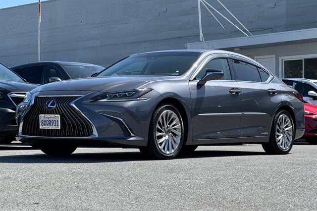 Used 2021 Lexus ES 300h w/ Accessory Package FWD image 7