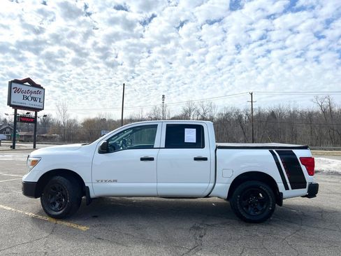 Used 2019 Nissan Titan S image 3