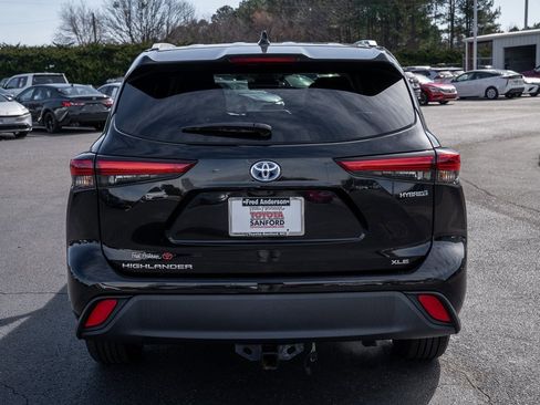 Certified 2023 Toyota Highlander Bronze Edition image 4