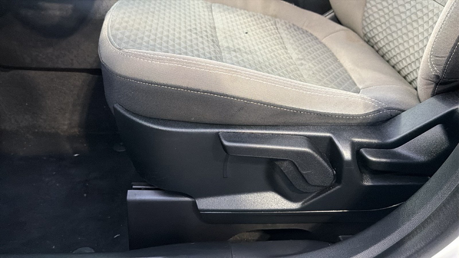 Used 2021 Ford Escape SE w/ SE Sport Appearance Package FWD image 13