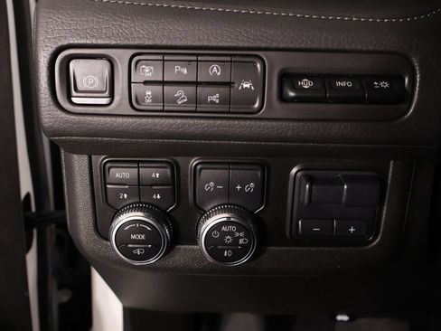 Used 2023 GMC Yukon Denali w/ Denali Reserve Package AWD/4WD image 9