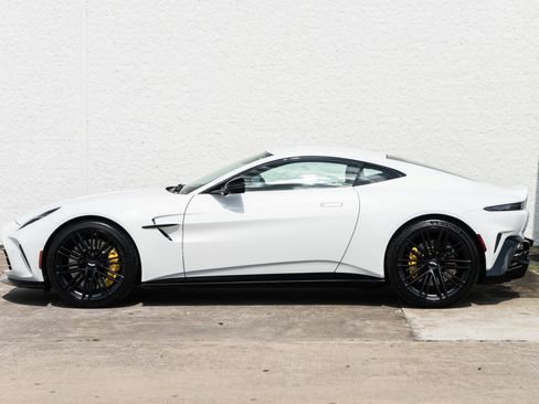 Used 2025 Aston Martin V8 Vantage Coupe RWD image 6