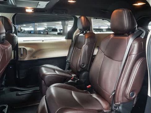 Certified 2023 Toyota Sienna Platinum image 20