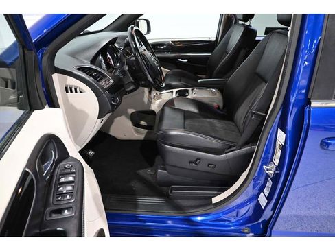 Used 2020 Dodge Grand Caravan SXT FWD image 13