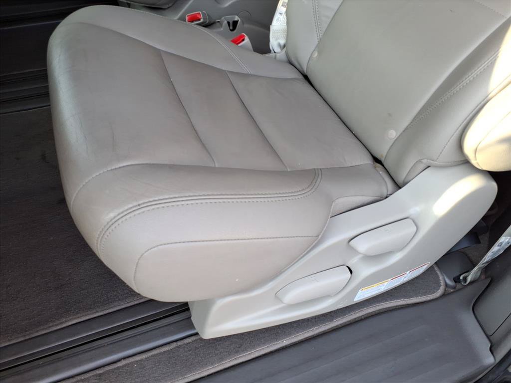 Used 2019 Toyota Sienna XLE w/ XLE Navigation Package FWD image 22