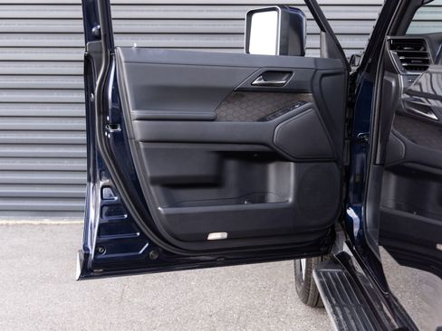 Used 2025 Lexus GX 550 w/ Accessory Package (31) image 17