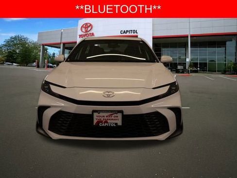 Used 2025 Toyota Camry SE image 8