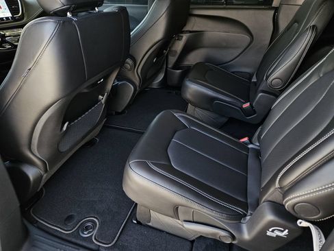 New 2026 Chrysler Pacifica Select w/ S Appearance Package FWD image 10