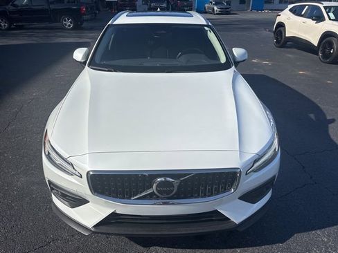 Used 2025 Volvo V60 B5 Cross Country Plus image 8