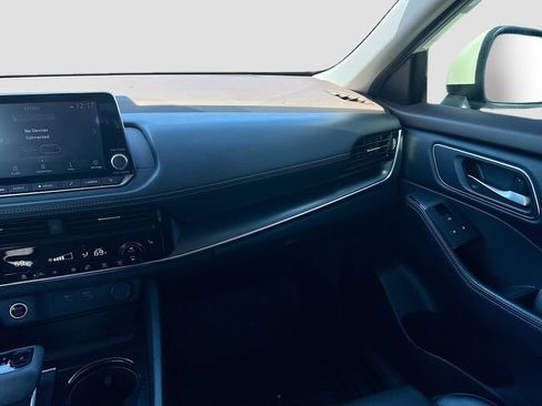 Used 2021 Nissan Rogue SV w/ Premium Package image 19