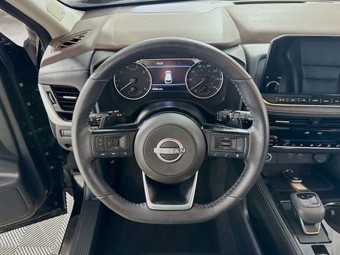 Used 2023 Nissan Rogue SL w/ SL Premium Package image 15