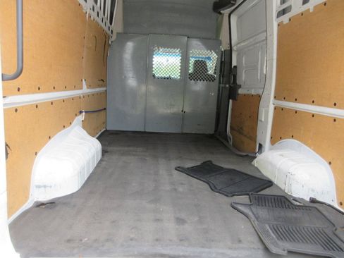 Used 2021 Nissan NV 2500 SV RWD image 14