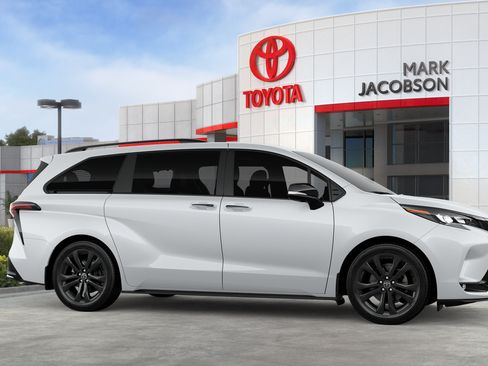 New 2026 Toyota Sienna XSE FWD image 13