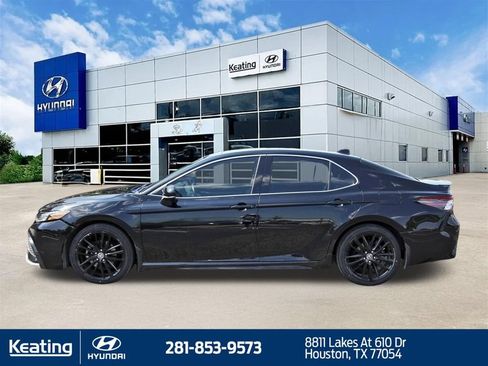 Used 2021 Toyota Camry XSE FWD image 8