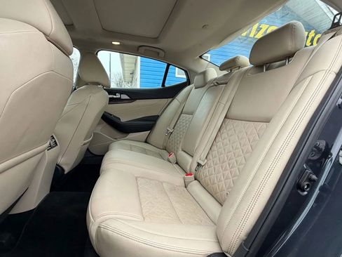 Used 2017 Nissan Maxima Platinum image 14