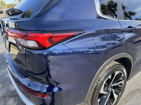 Used 2023 Mitsubishi Outlander SE image 10