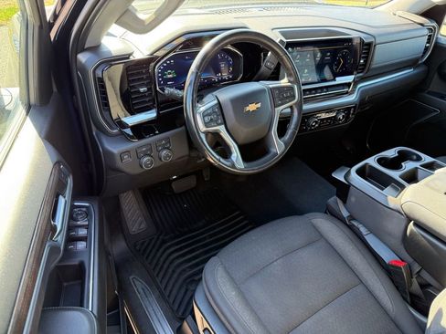 Used 2022 Chevrolet Silverado 1500 LT image 13