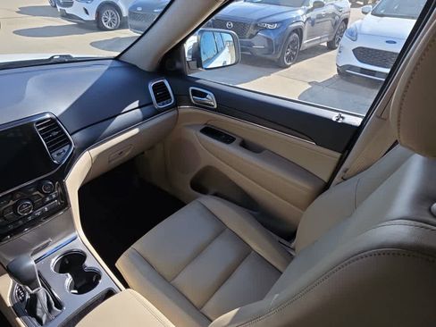 Used 2021 Jeep Grand Cherokee Limited image 14