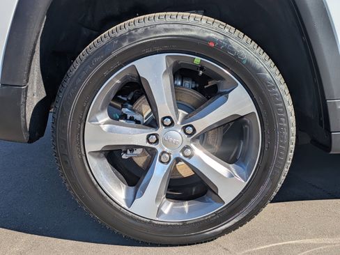New 2026 Jeep Grand Cherokee Limited RWD image 11