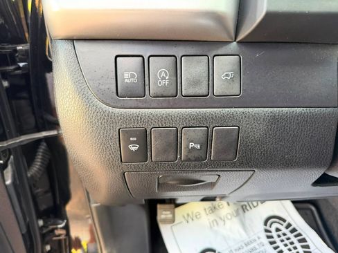 Used 2018 Toyota Highlander Limited FWD image 15