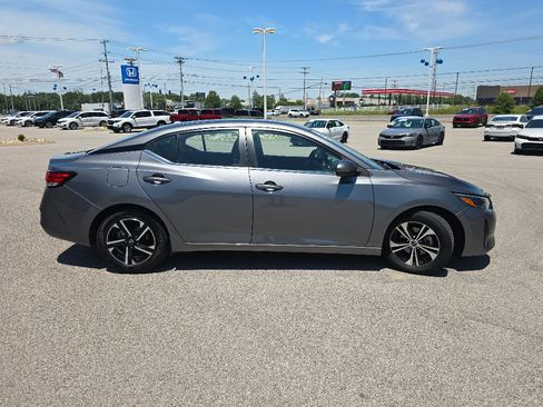 Used 2024 Nissan Sentra SV FWD image 7
