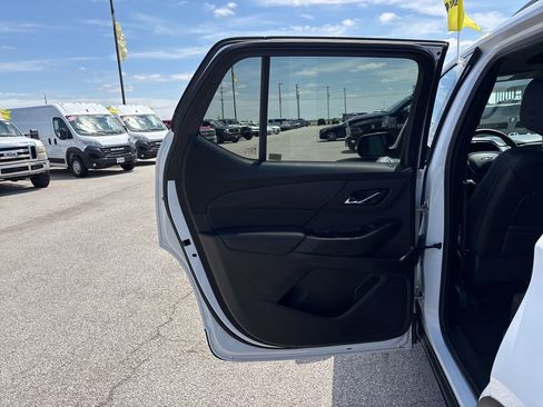 Used 2023 Chevrolet Traverse RS AWD/4WD image 23