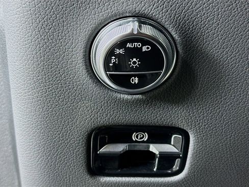 Used 2024 Mercedes-Benz GLC 300 4MATIC w/ AMG Line image 10