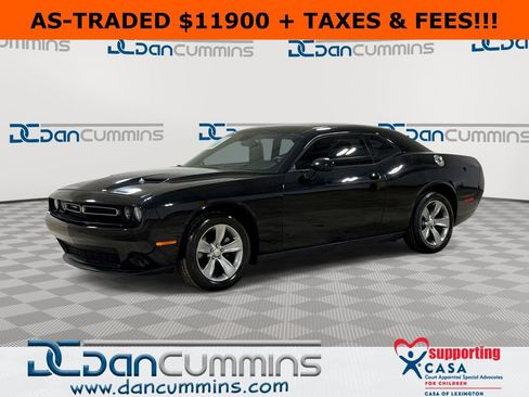 Used 2016 Dodge Challenger SXT image 1