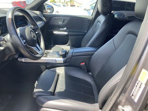 Used 2021 Mercedes-Benz GLB 250 w/ Premium Package image 13