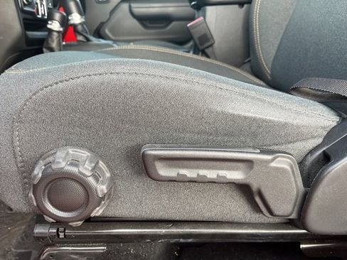 Used 2024 Jeep Wrangler Sport S image 13