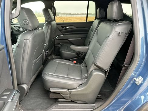 Used 2025 Chevrolet Traverse LT image 21