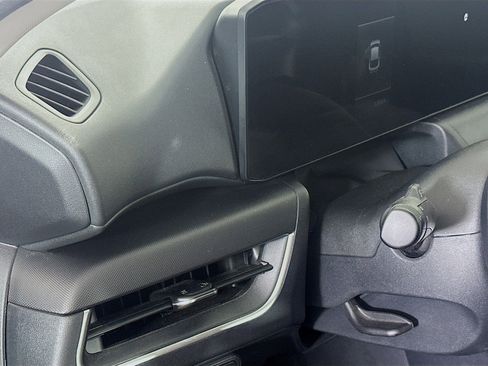 Used 2025 Kia K4 LXS image 17