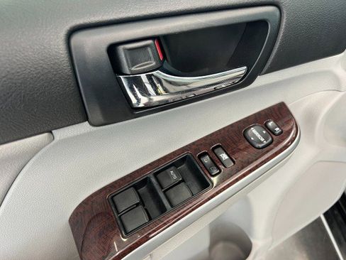 Used 2012 Toyota Camry XLE w/ Leather Pkg FWD image 25