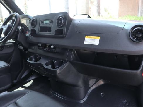 Used 2025 Mercedes-Benz Sprinter 2500 image 33