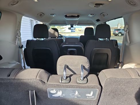 Used 2020 Chrysler Pacifica Touring w/ Cold Weather Group image 15