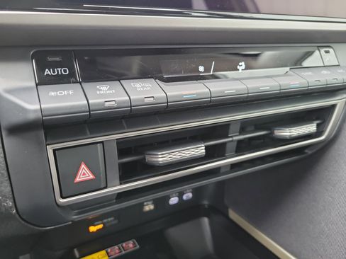 Used 2025 Toyota Camry LE image 27