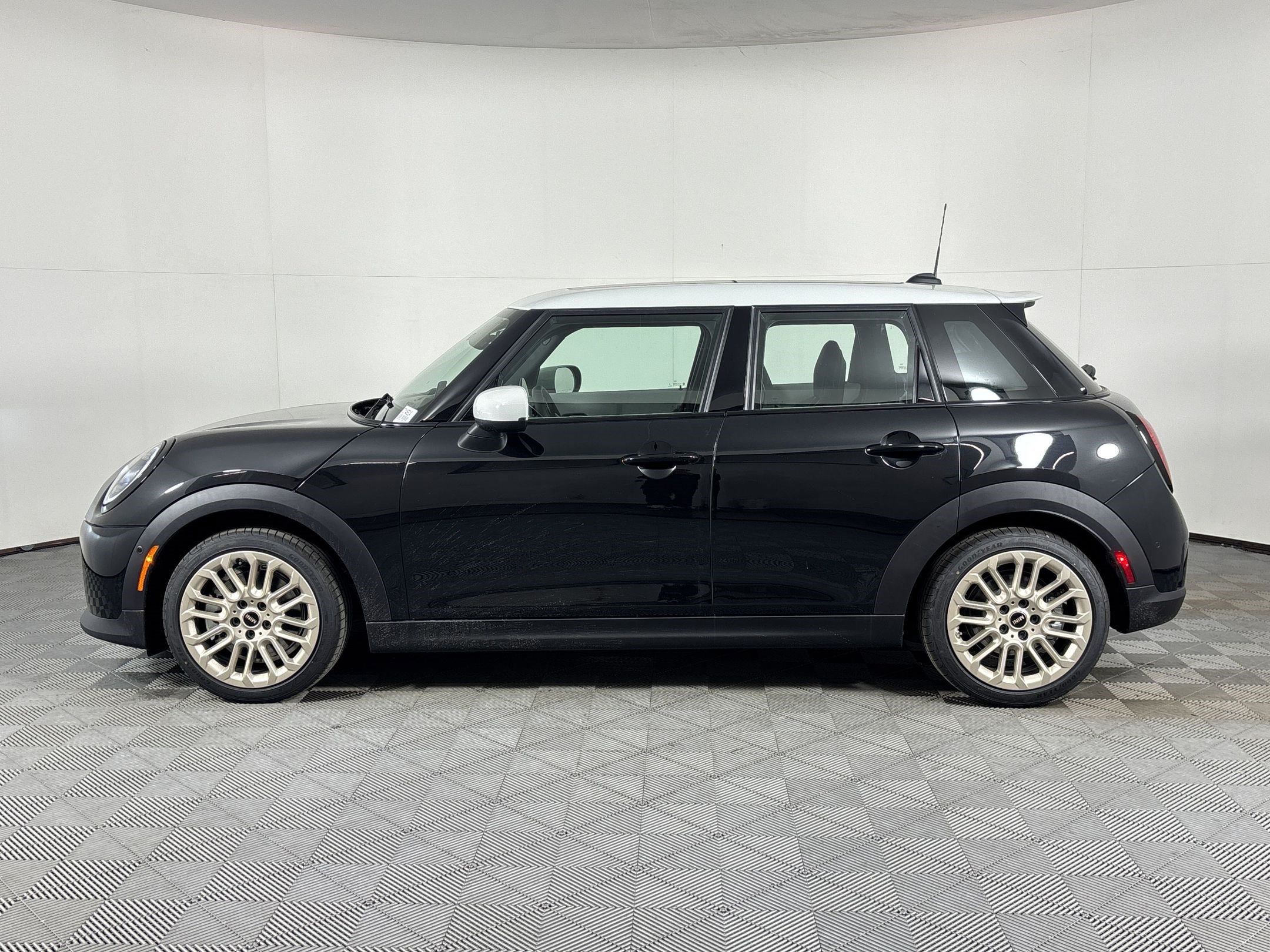 Used 2026 MINI Cooper S FWD image 2
