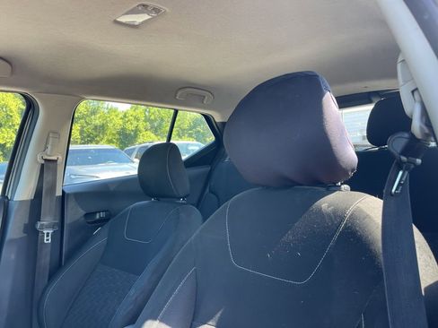 Used 2021 Nissan Kicks S FWD image 9